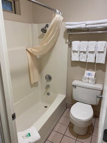 Americoast Inn Brookings Bagian luar foto