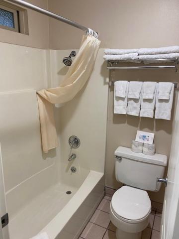 Americoast Inn Brookings Bagian luar foto