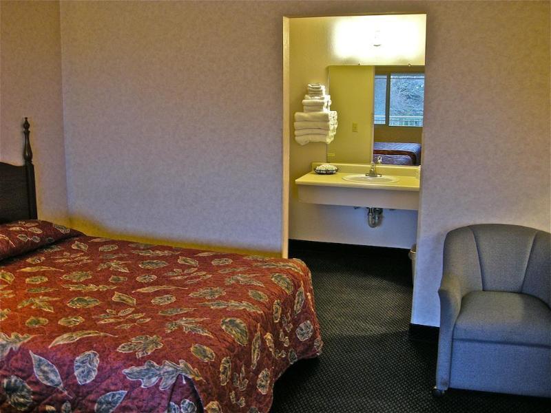 Americoast Inn Brookings Bagian luar foto