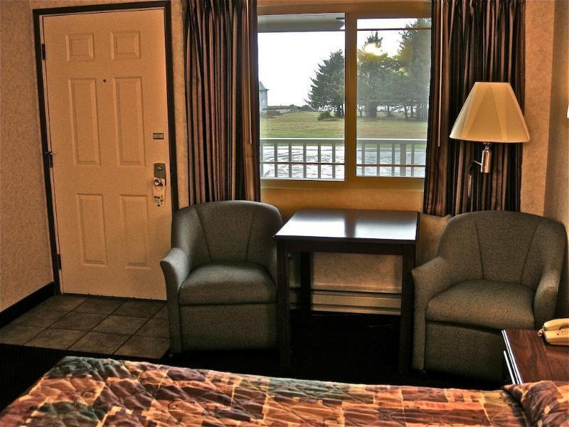 Americoast Inn Brookings Bagian luar foto