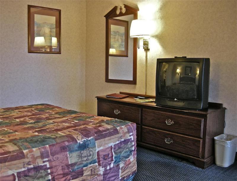 Americoast Inn Brookings Bagian luar foto